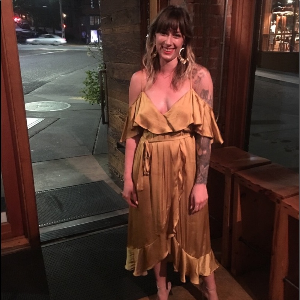 Bardot gold ruffle cold shoulder dress small